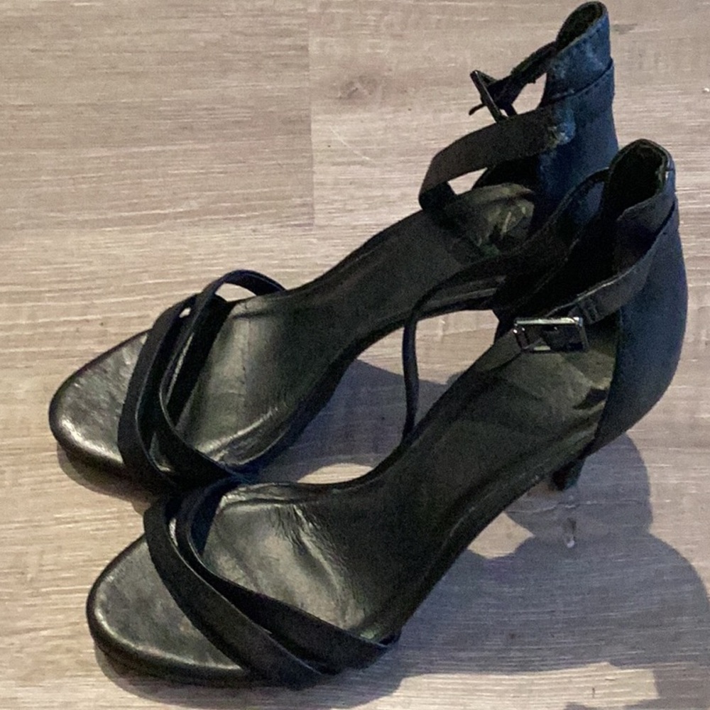 Joie black heels like new condition